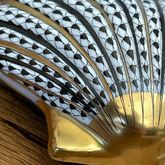 Herend Scallop - Picture 2 of 7